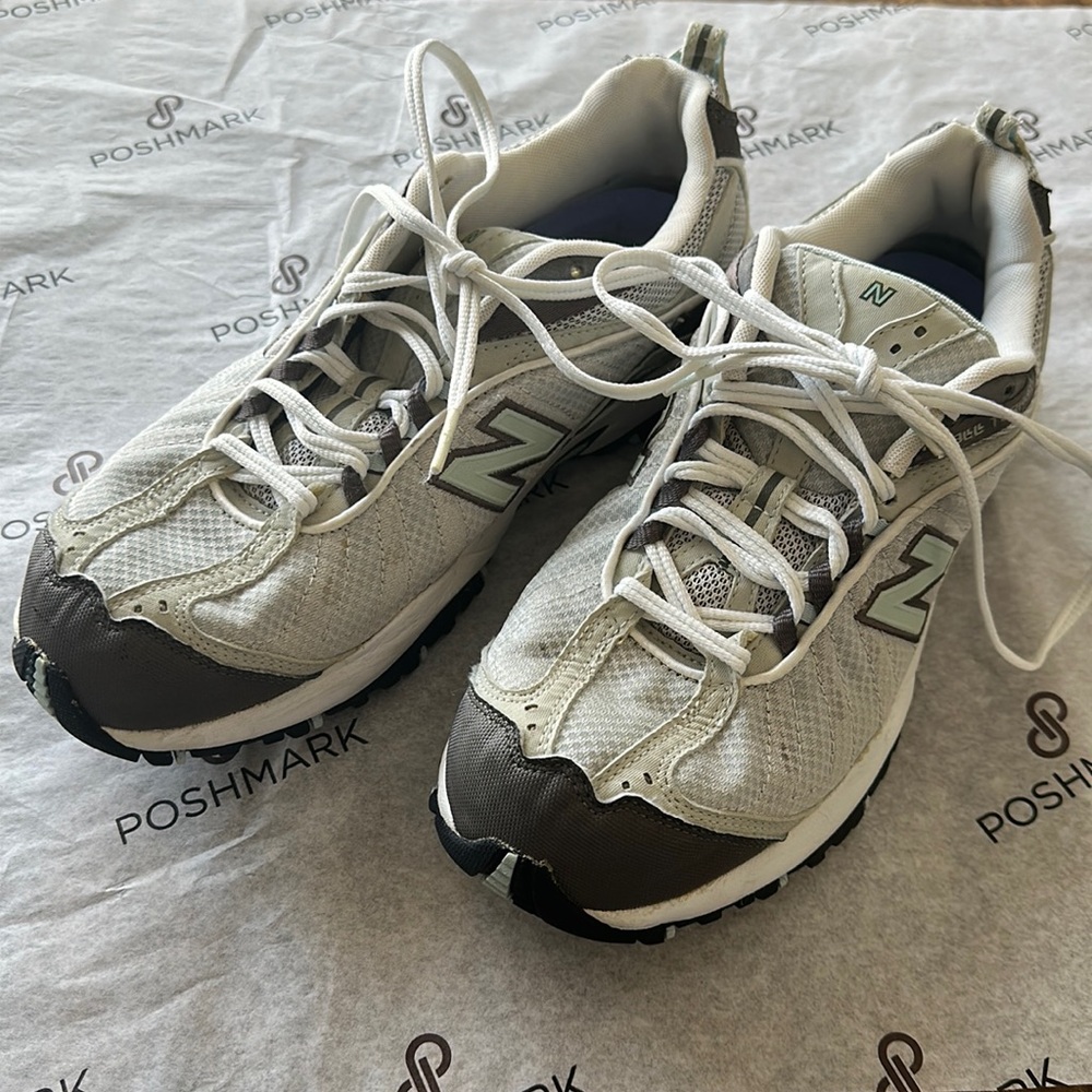 NEW BALANCE | Size 11 Womens Sneakers